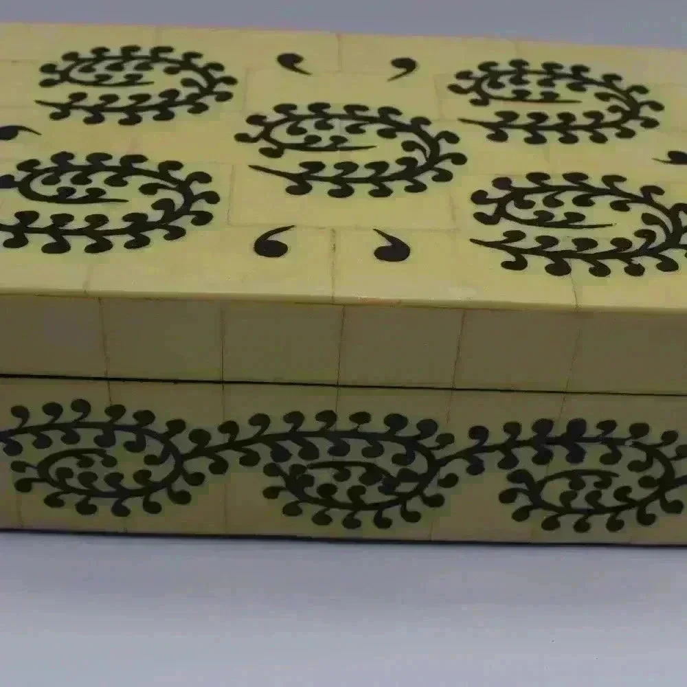 VINTAGE RARE INDIAN WOODEN BOX WITH COLOR BLACK DETAILS BOX COLOR TAN